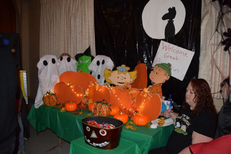 Photos: Mantua Methodist’s Trunk-or-treat