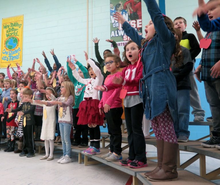 Wedgwood Elementary second-graders entertain, enjoy feast