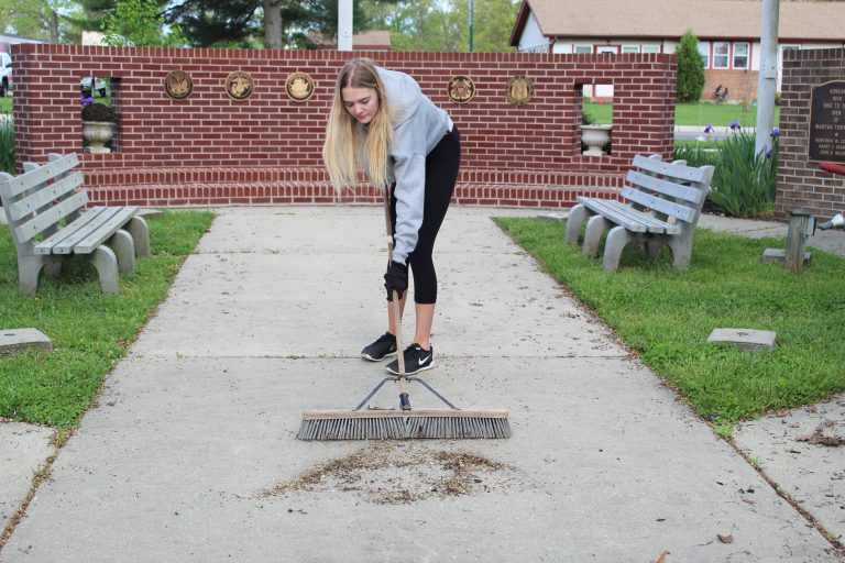 Photos: CRHS students help clean up Mantua’s veterans garden