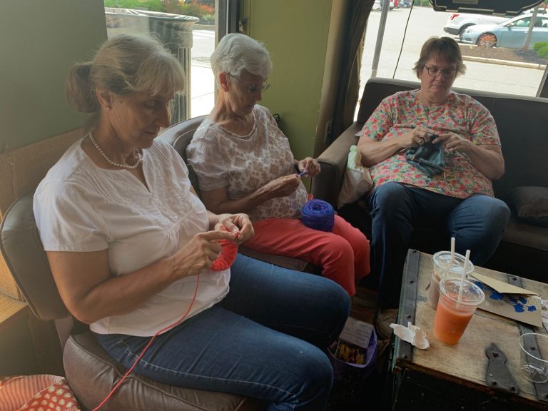 Strangers become friends through knitting