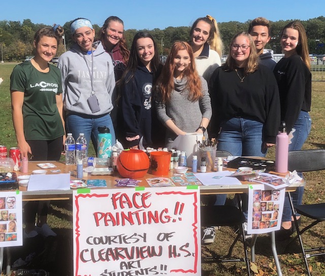 Clearview Regional’s Art Honor Society volunteers at Pledge-A-Paw event