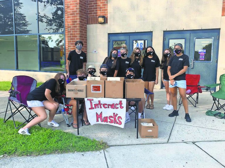 High school Interact Club sells masks to help community