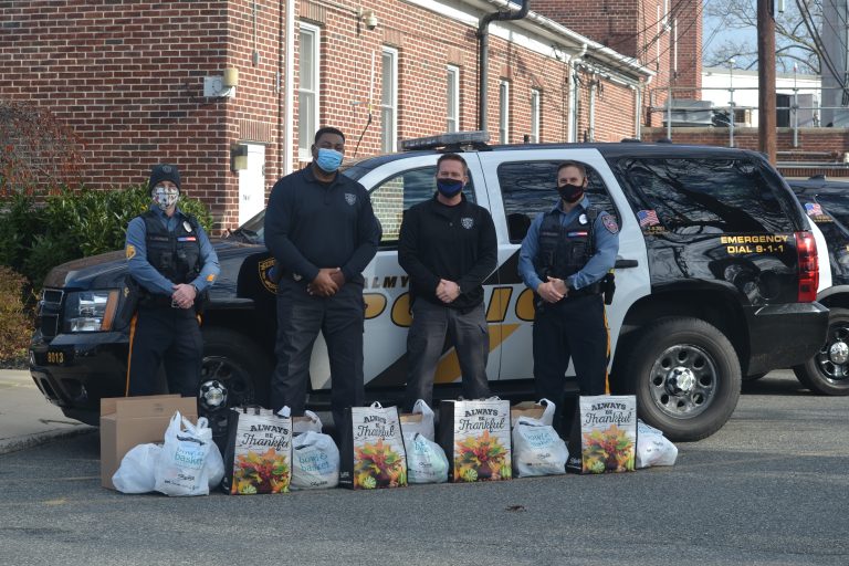 Palmyra police serve up some support for Thanksgiving