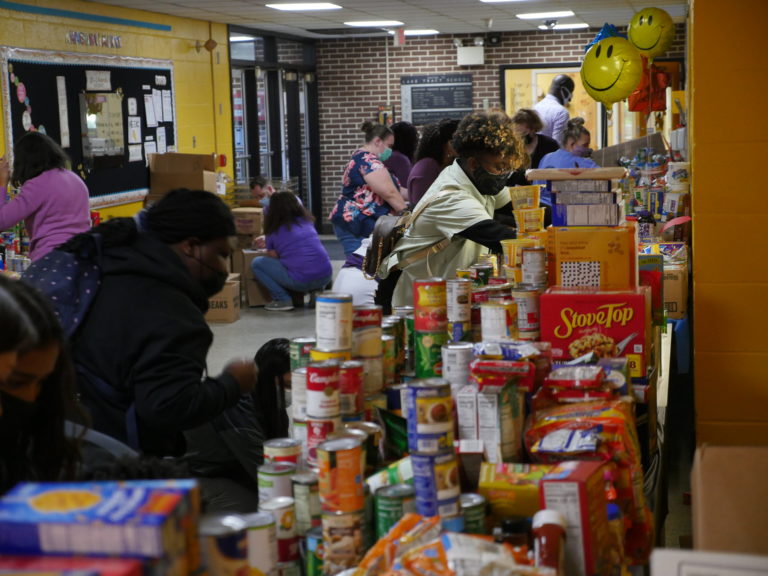 Lake Tract Elementary School gives back to local food pantry