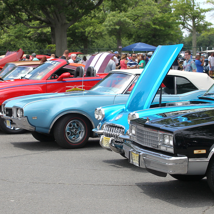 Cars on Main revs into town