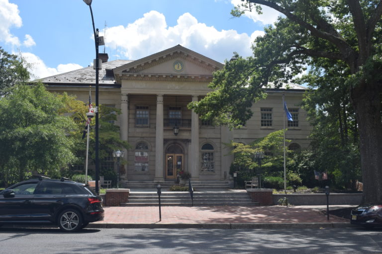 Gazebo at Kings Court to be fixed and repainted