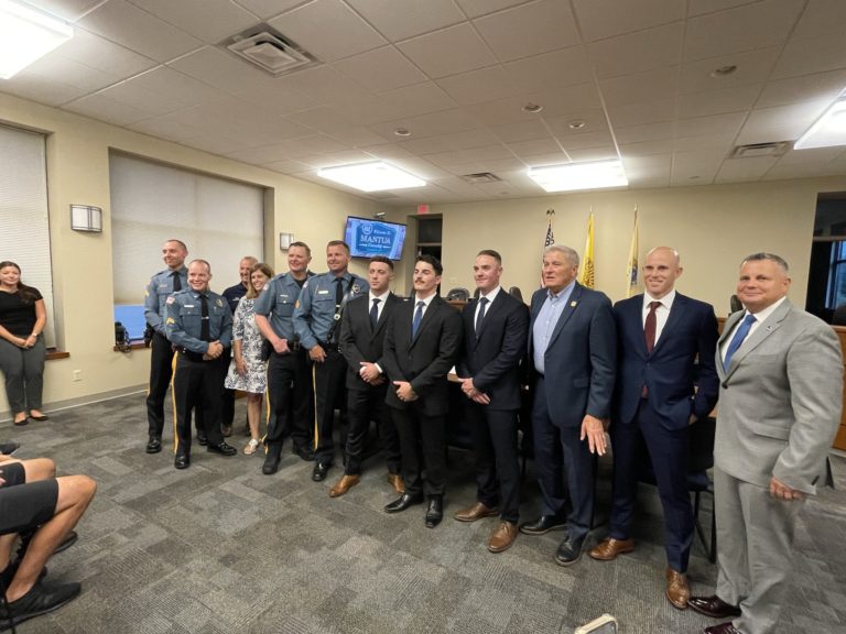 Seven officers take the oath at Mantua committee meeting